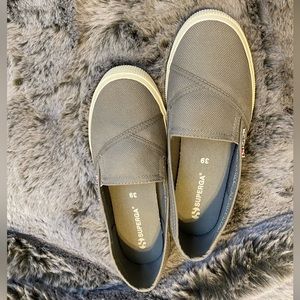 Superga Canvas slip on comfort sneaker. Aluminum Gray. Size 8